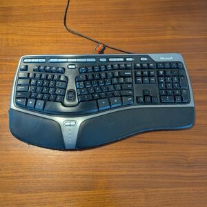 Microsoft Natural Ergonomic Keyboard 4000 v1.0  Pre Owned With Wear